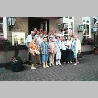 111-1370 Schuelertreffen Wehlau, die Teilnehmer vor dem Hotel.jpg